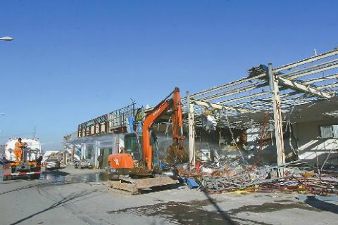 当初政府同意建的养殖场,却以违建为由不补偿合法吗？